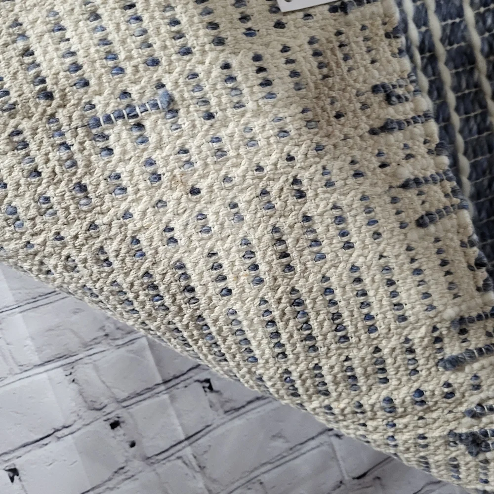Calvin Klein Accent Striped Rug. Wool/cotton blend 27x45. New